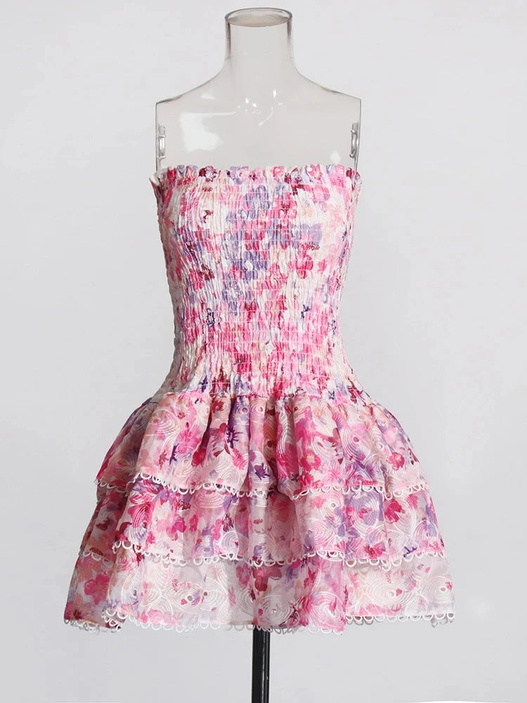 Vestido mini sexy TWOTWINSTYLE con cortes en capas para mujer, sin tirantes, sin mangas y con hombros descubiertos.