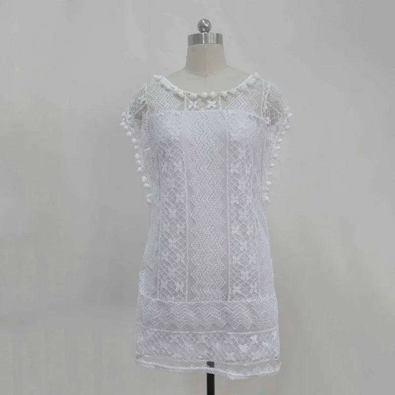 Robe d'été blanche sans manches en dentelle à pompons pour femme – Tenue de plage décontractée